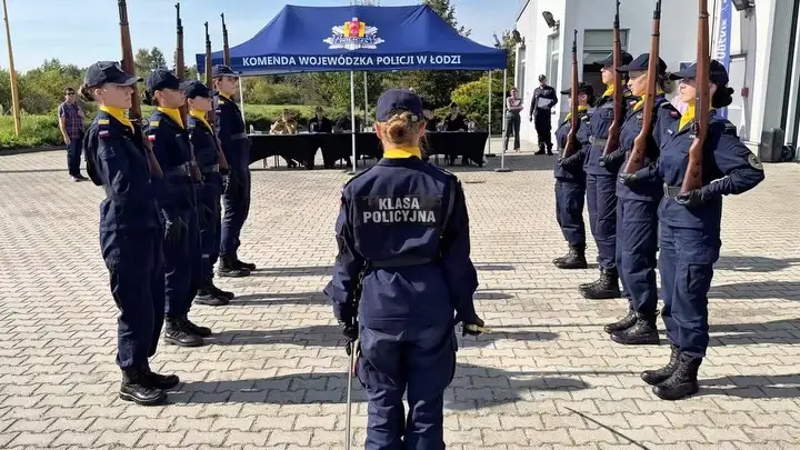 Uczniowie z Ostrowa najlepsi w musztrze – jadą na ogólnopolski finał