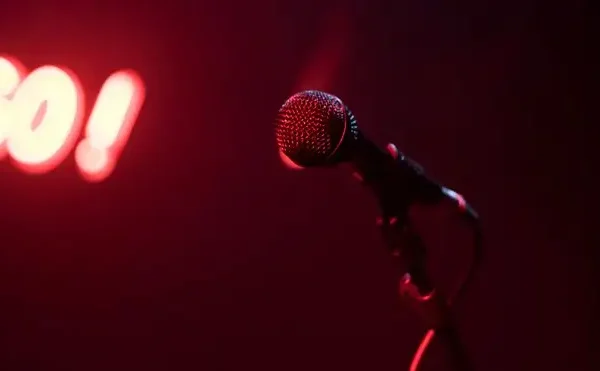 Stand-up „POPIS” w Klubie Scenografia – SynMojeGoTaty już 8 października